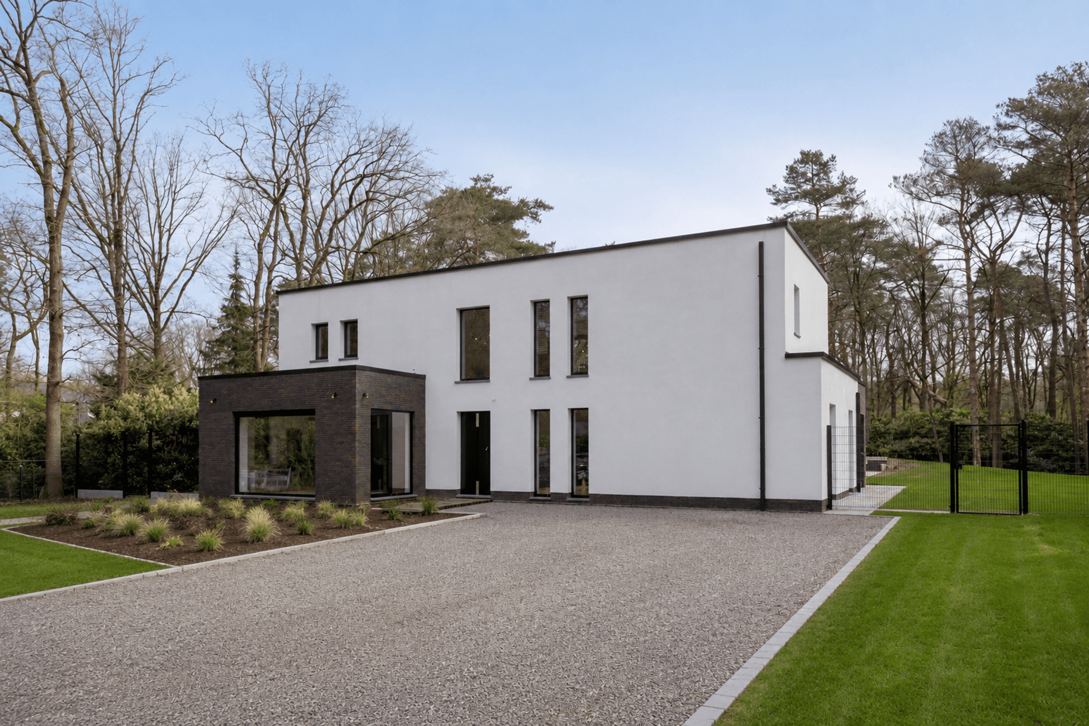 Riante villa met bijgebouw op uniek perceel 
